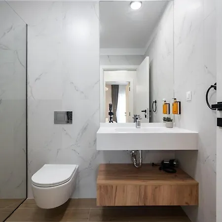 Emerald Charm One Cotroceni 1 *