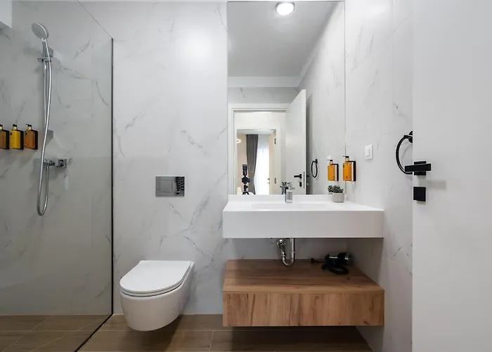 Emerald Charm One Cotroceni 1 *